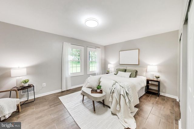 6153 STRASBURG DR, Centreville, VA 20121