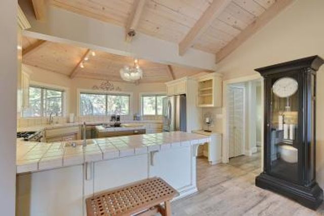 14271 Falling Star Ln, Grass Valley, CA 95949