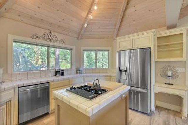 14271 Falling Star Ln, Grass Valley, CA 95949