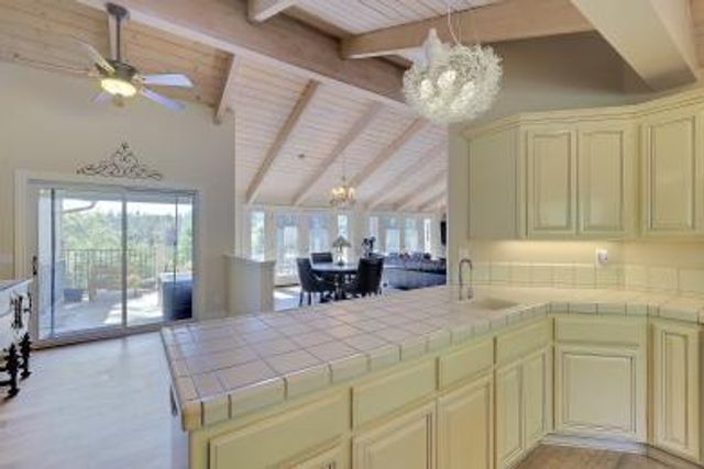 14271 Falling Star Ln, Grass Valley, CA 95949