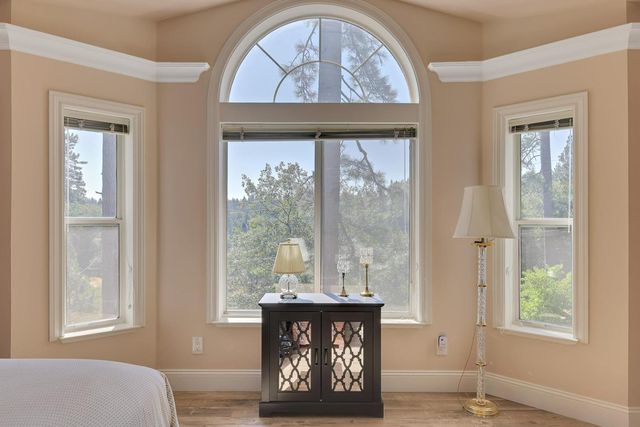 14271 Falling Star Ln, Grass Valley, CA 95949