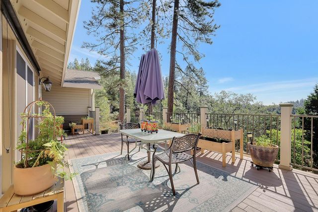 14271 Falling Star Ln, Grass Valley, CA 95949