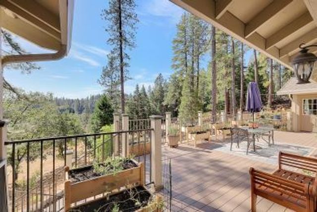 14271 Falling Star Ln, Grass Valley, CA 95949