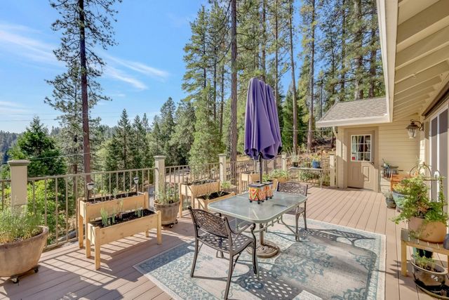 14271 Falling Star Ln, Grass Valley, CA 95949