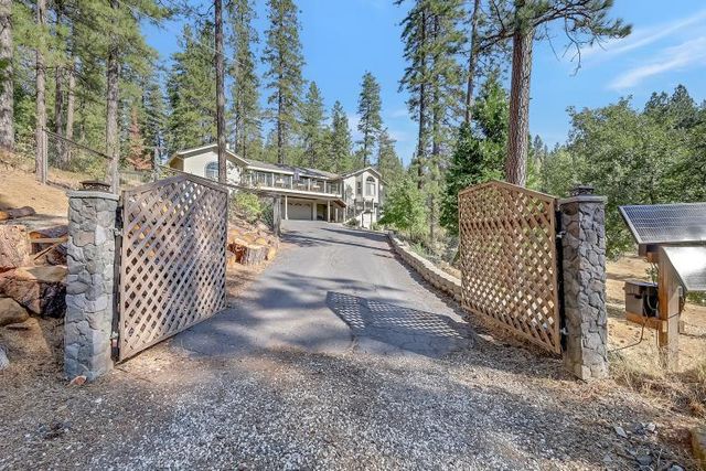 14271 Falling Star Ln, Grass Valley, CA 95949