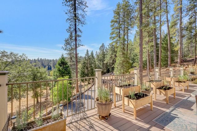14271 Falling Star Ln, Grass Valley, CA 95949