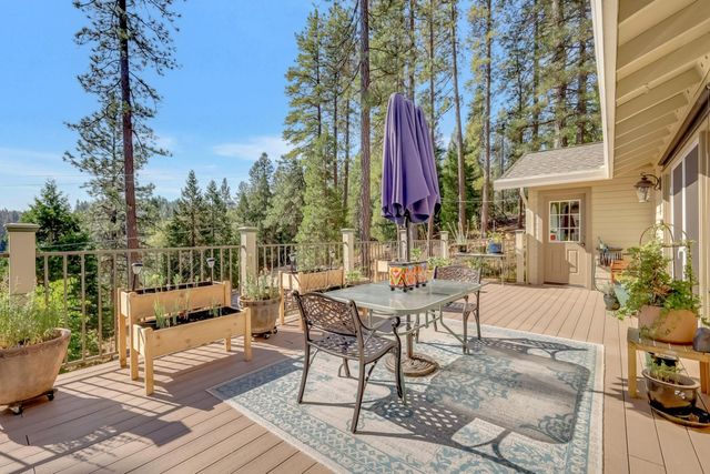 14271 Falling Star Ln, Grass Valley, CA 95949