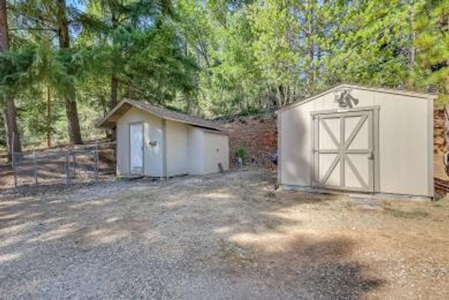 14271 Falling Star Ln, Grass Valley, CA 95949