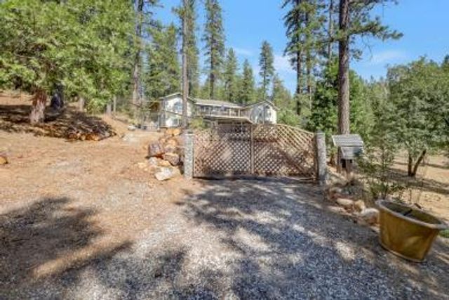 14271 Falling Star Ln, Grass Valley, CA 95949