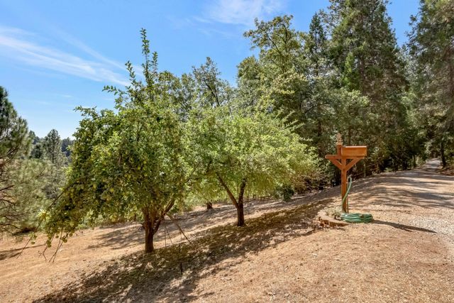 14271 Falling Star Ln, Grass Valley, CA 95949