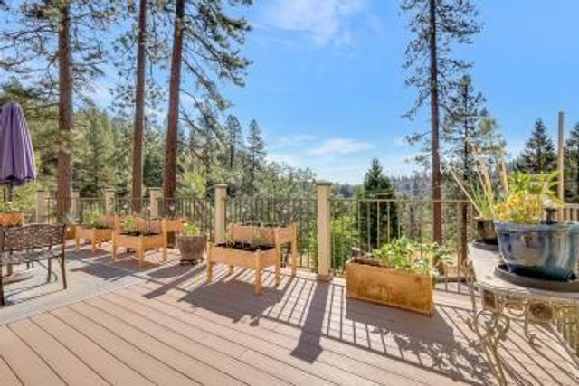 14271 Falling Star Ln, Grass Valley, CA 95949