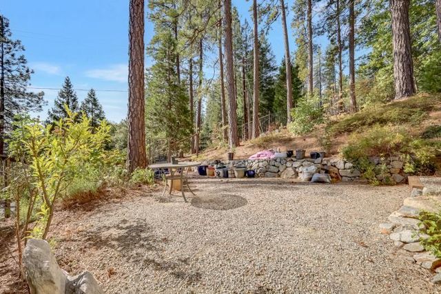 14271 Falling Star Ln, Grass Valley, CA 95949
