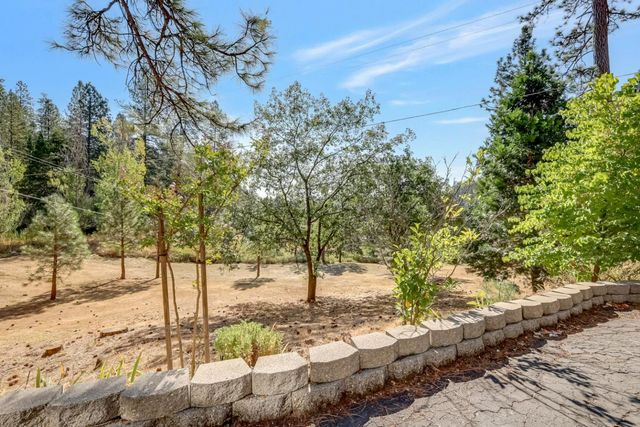 14271 Falling Star Ln, Grass Valley, CA 95949
