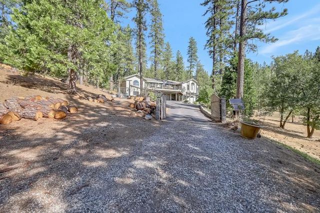 14271 Falling Star Ln, Grass Valley, CA 95949