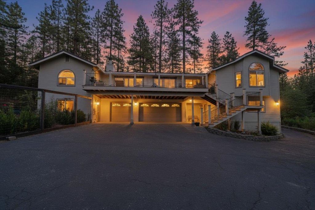 14271 Falling Star Ln, Grass Valley, CA 95949