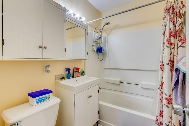 1037 N Victoria Park Road 1, Fort Lauderdale, FL 33304