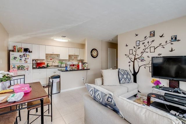 1037 N Victoria Park Road 1, Fort Lauderdale, FL 33304