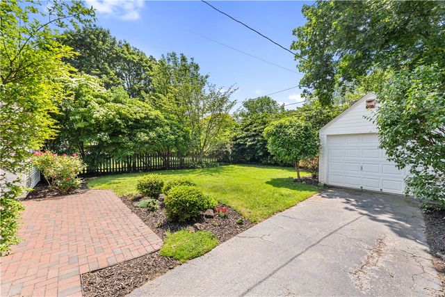 27 Covington Road, Irondequoit, NY 14617