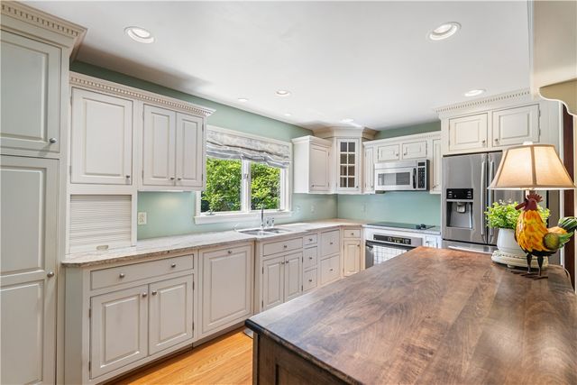 27 Covington Road, Irondequoit, NY 14617