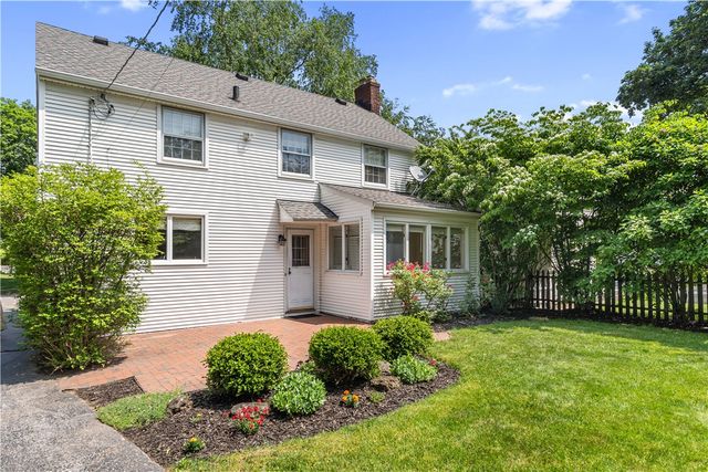 27 Covington Road, Irondequoit, NY 14617