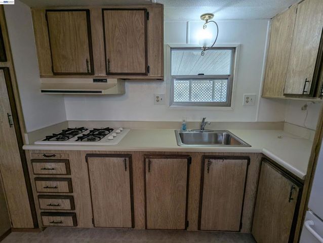 3913 Castro Valley Blvd., Castro Valley, CA 94546