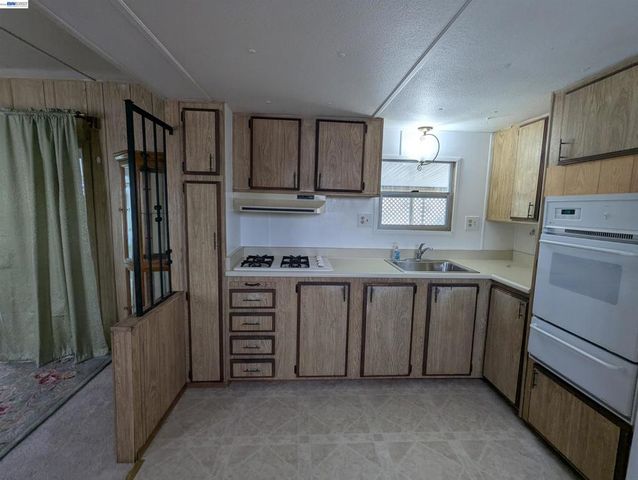 3913 Castro Valley Blvd., Castro Valley, CA 94546