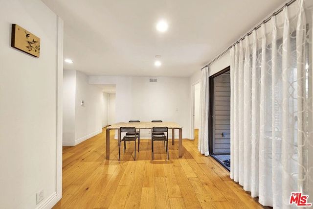 835 S Lucerne Boulevard 205, Los Angeles, CA 90005