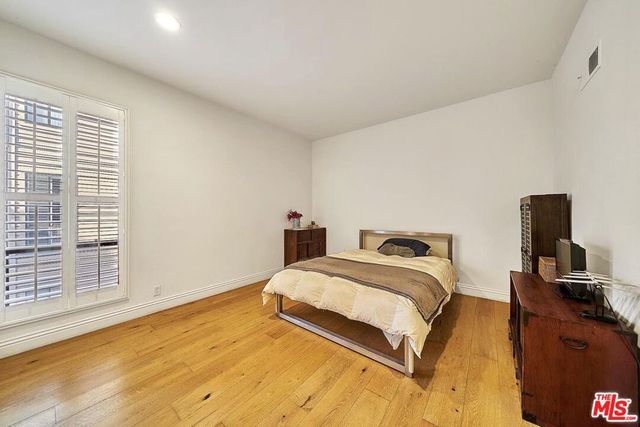 835 S Lucerne Boulevard 205, Los Angeles, CA 90005