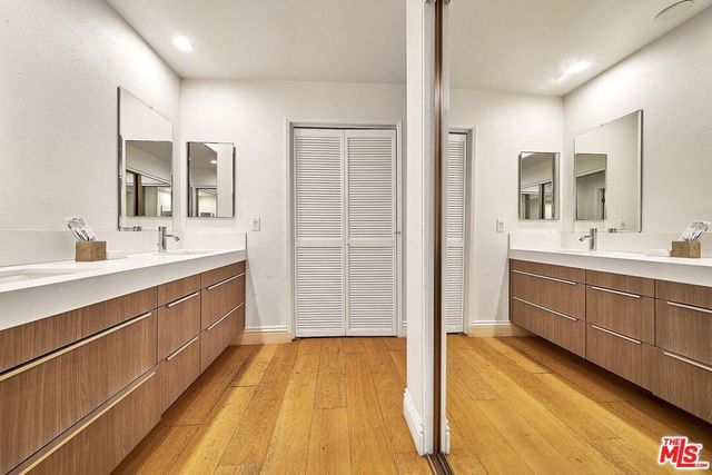 835 S Lucerne Boulevard 205, Los Angeles, CA 90005