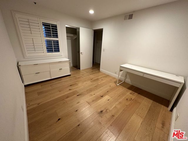 835 S Lucerne Boulevard 205, Los Angeles, CA 90005