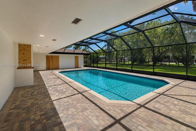 16842 SW 86th Ave, Palmetto Bay, FL 33157