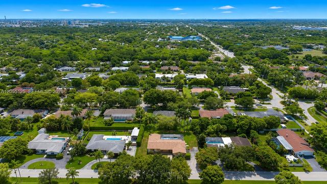 16842 SW 86th Ave, Palmetto Bay, FL 33157