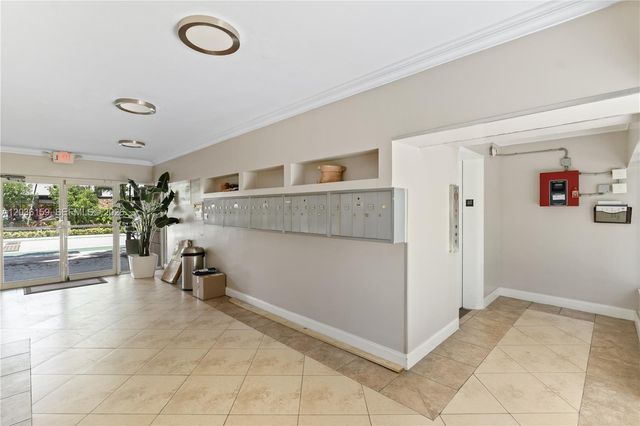 10001 W Bay Harbor Dr 202, Bay Harbor Islands, FL 33154