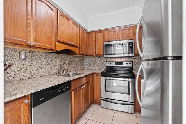 10001 W Bay Harbor Dr 202, Bay Harbor Islands, FL 33154