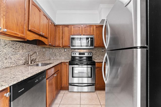 10001 W Bay Harbor Dr 202, Bay Harbor Islands, FL 33154