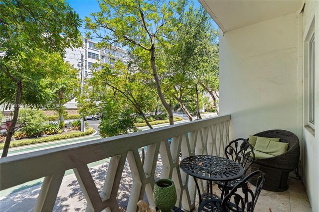 10001 W Bay Harbor Dr 202, Bay Harbor Islands, FL 33154
