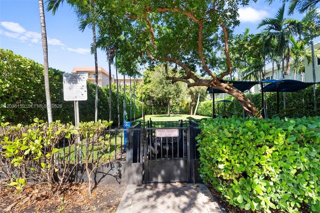 10001 W Bay Harbor Dr 202, Bay Harbor Islands, FL 33154
