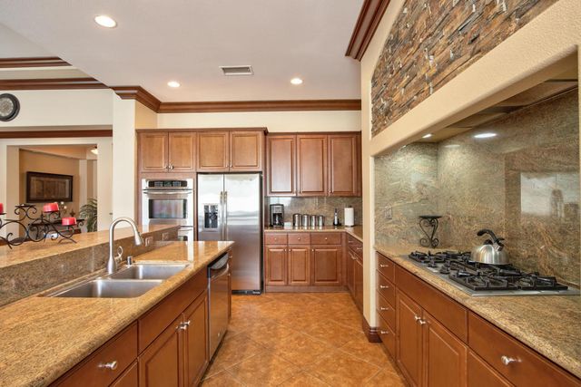 153 Merano Way, Palm Desert, CA 92211