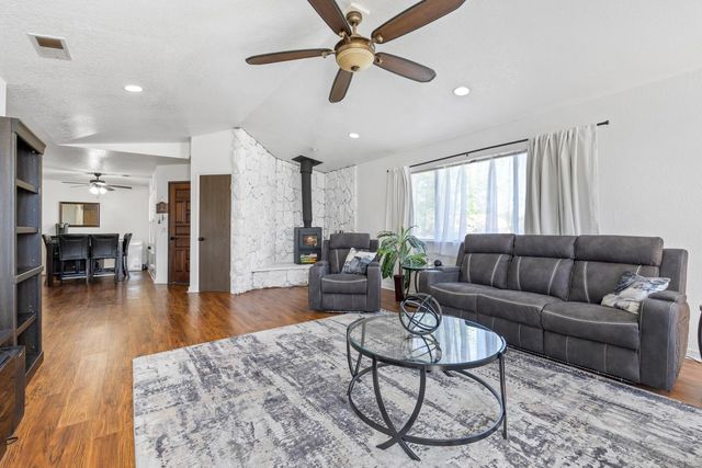 3525 E Forest Lake Rd, Acampo, CA 95220