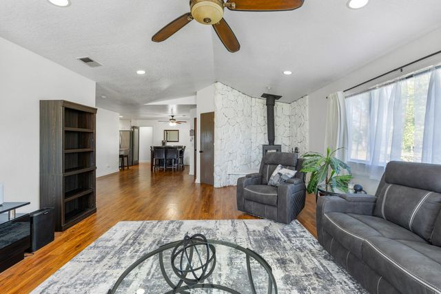 3525 E Forest Lake Rd, Acampo, CA 95220