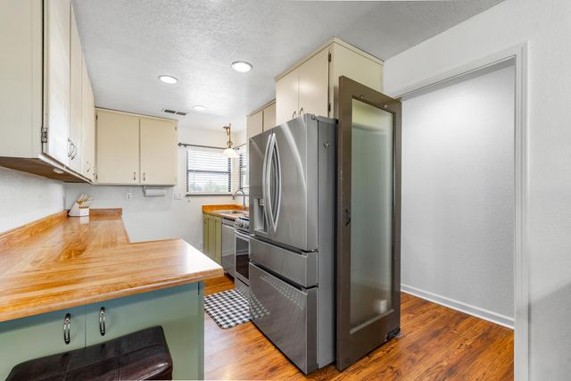 3525 E Forest Lake Rd, Acampo, CA 95220