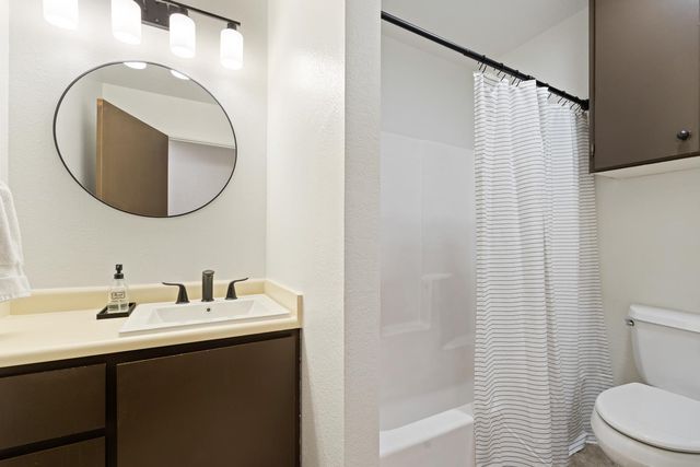 3525 E Forest Lake Rd, Acampo, CA 95220