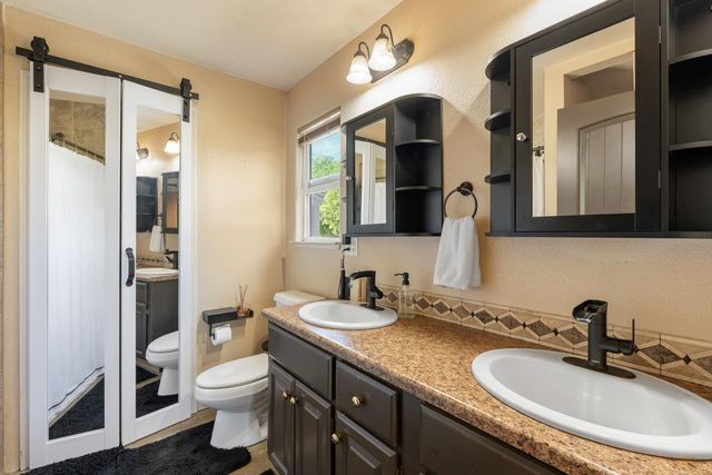 3525 E Forest Lake Rd, Acampo, CA 95220