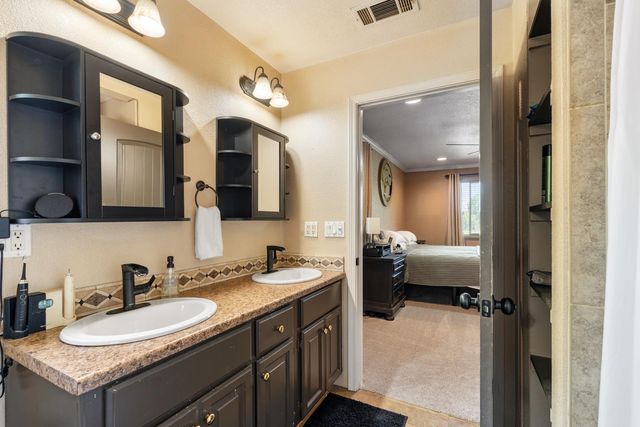 3525 E Forest Lake Rd, Acampo, CA 95220