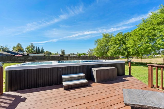 3525 E Forest Lake Rd, Acampo, CA 95220