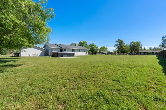 3525 E Forest Lake Rd, Acampo, CA 95220