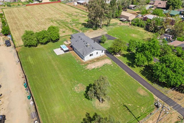 3525 E Forest Lake Rd, Acampo, CA 95220