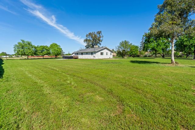 3525 E Forest Lake Rd, Acampo, CA 95220