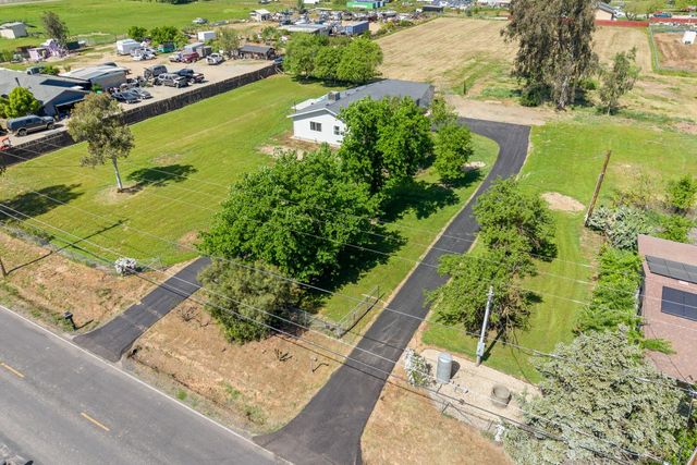 3525 E Forest Lake Rd, Acampo, CA 95220