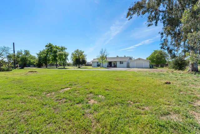 3525 E Forest Lake Rd, Acampo, CA 95220